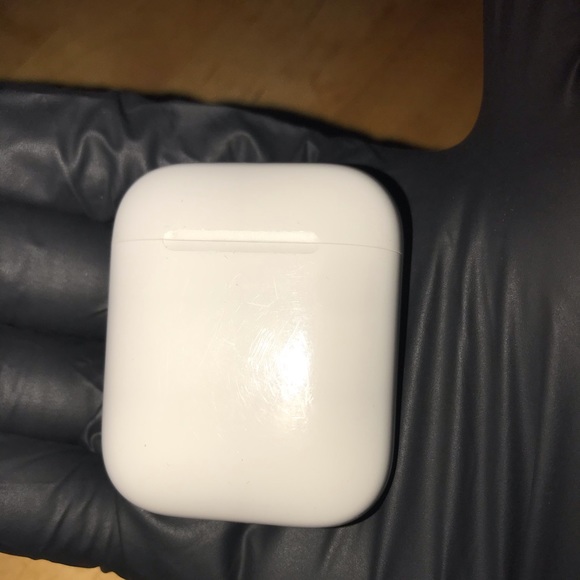 AirPod 1st Generation - Picture 6 of 6